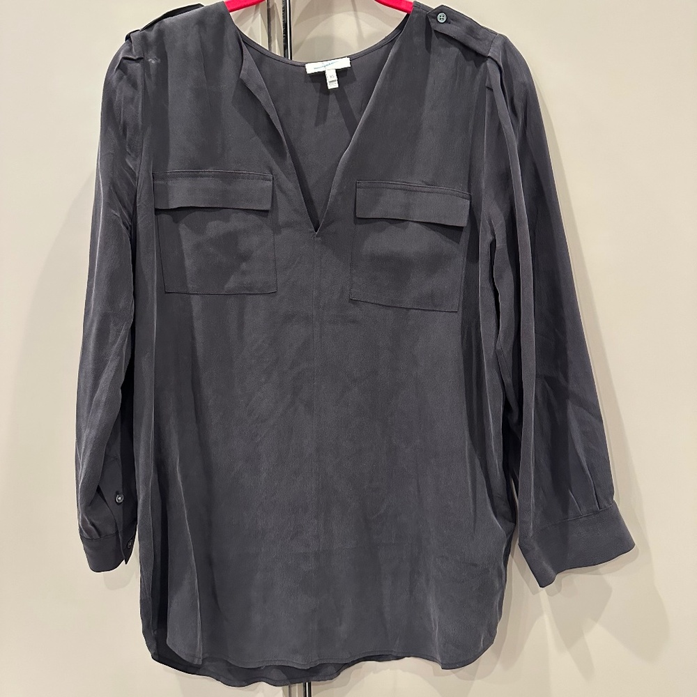 Joie dark gray silk  blouse w 2 pocket size xs nwot